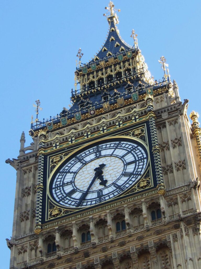 Big Ben focusing on its face